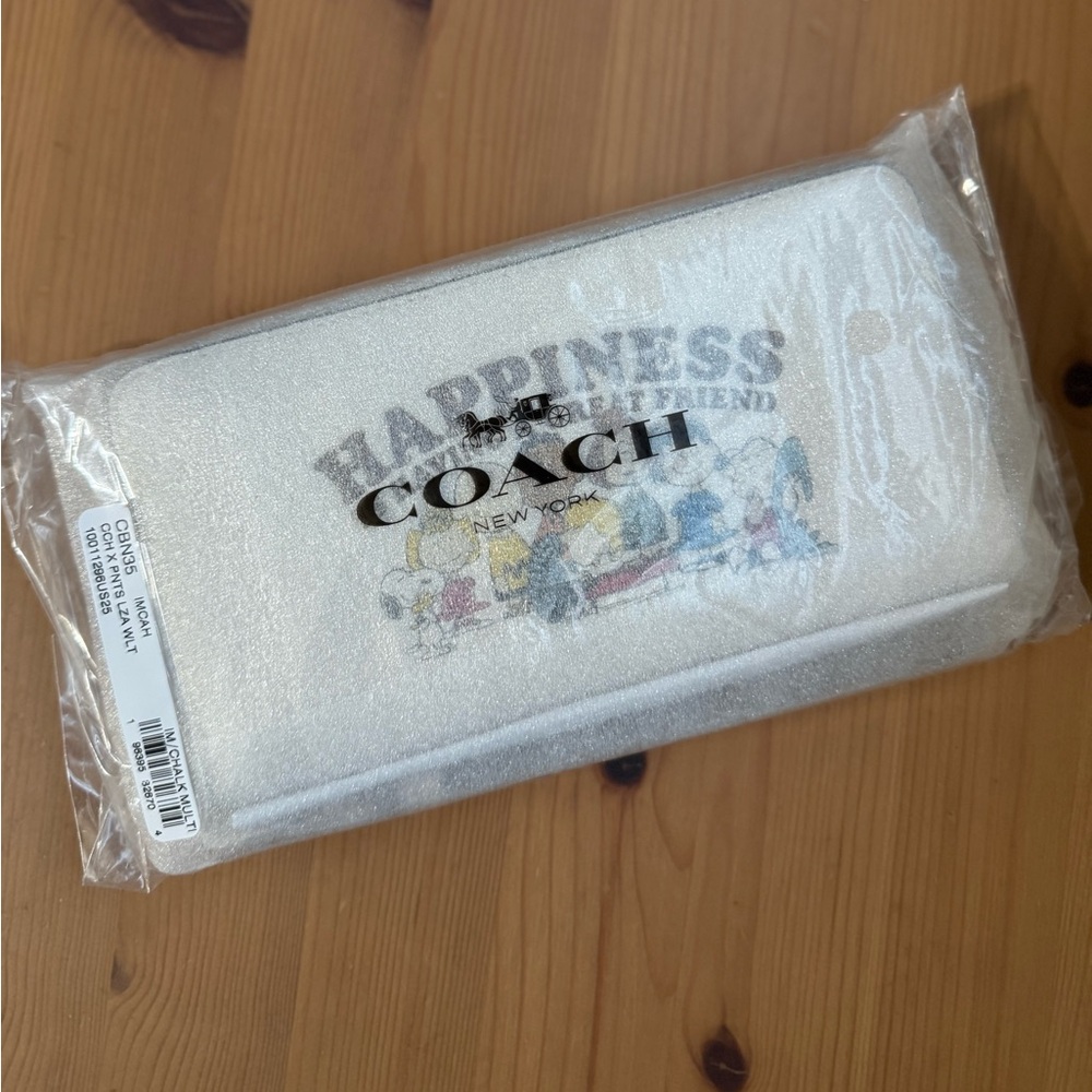 🐶❤️Coach X Peanuts Long Zip Around Wallet